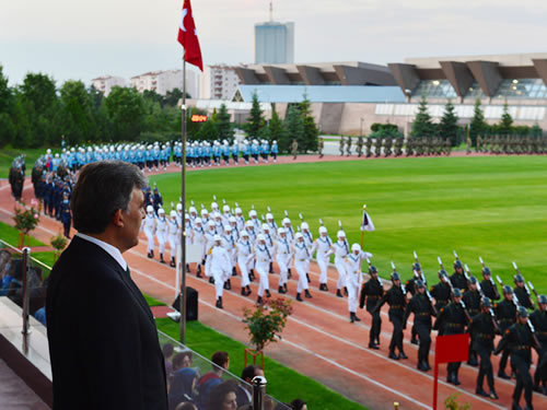 Cumhurbaşkanı Gül, Muhafız Alayı Sancak Devir Teslim Törenine Katıldı